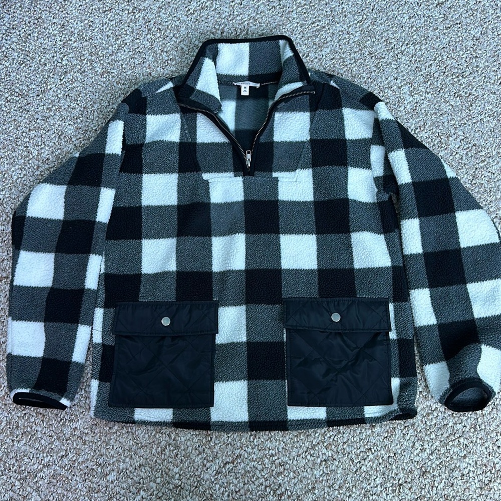 Black/white/gray fleece quarter zip with quilted pockets